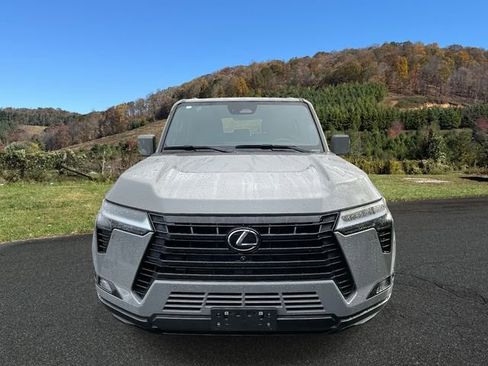 Used 2024 Lexus GX 550 image 2