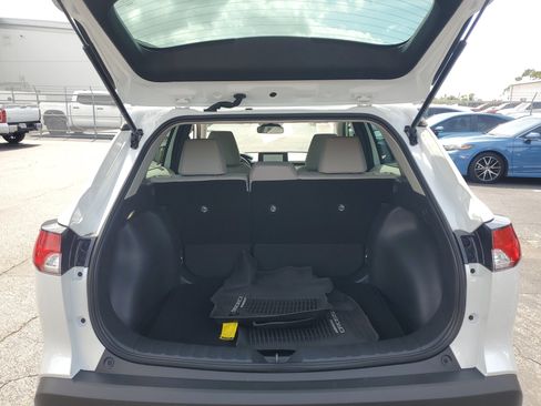 Used 2025 Toyota Corolla Cross L image 9