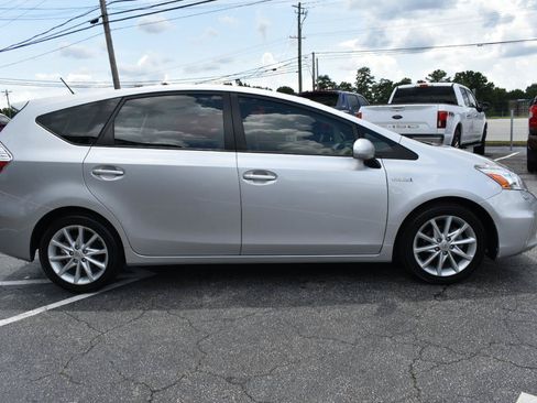 Used 2012 Toyota Prius V Five FWD image 5