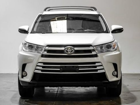 Used 2017 Toyota Highlander XLE AWD/4WD image 7