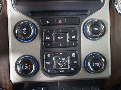 Used 2016 Ford F250 Lariat w/ Chrome Package image 47