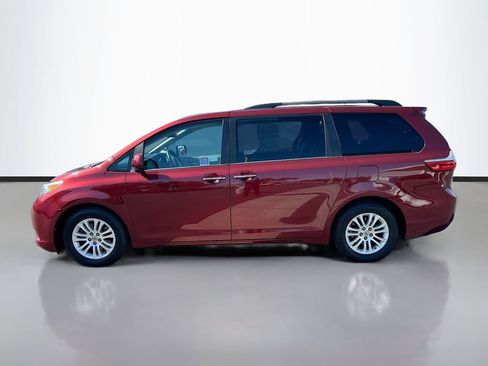Used 2015 Toyota Sienna XLE w/ XLE Navigation Package FWD image 8