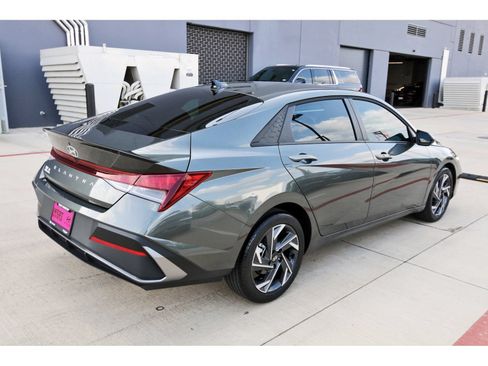 Certified 2025 Hyundai Elantra Sport FWD image 9