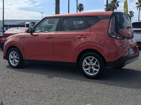 Used 2024 Kia Soul LX w/ Option Group 015 FWD image 2