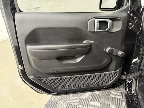 Used 2019 Jeep Wrangler Unlimited Sport image 11