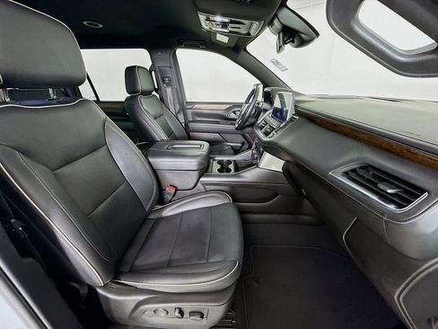 Used 2023 Chevrolet Suburban Premier image 33