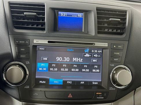 Used 2012 Toyota Highlander SE w/ Tow Pkg image 15