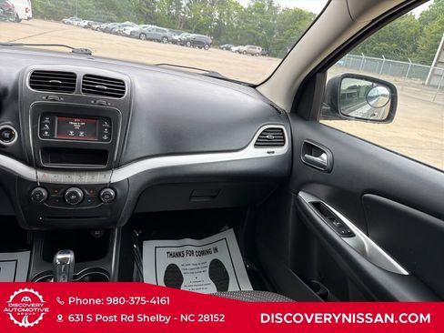 Used 2016 Dodge Journey SXT w/ Comfort/Convenience Group FWD image 31