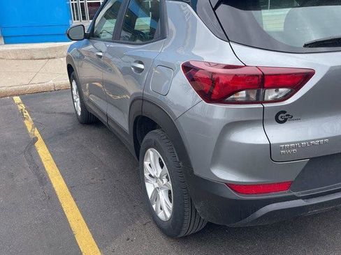 Used 2023 Chevrolet TrailBlazer LS image 2