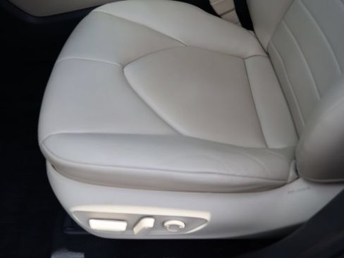 Used 2023 Toyota Highlander XLE FWD image 20