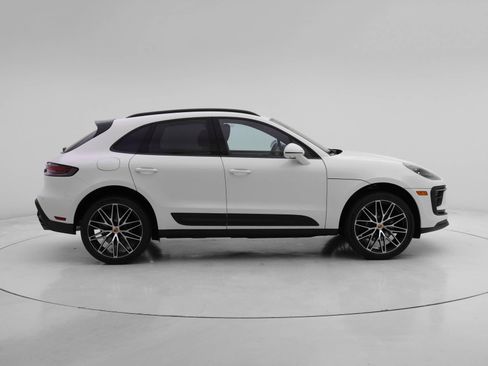 Used 2026 Porsche Macan AWD/4WD image 10