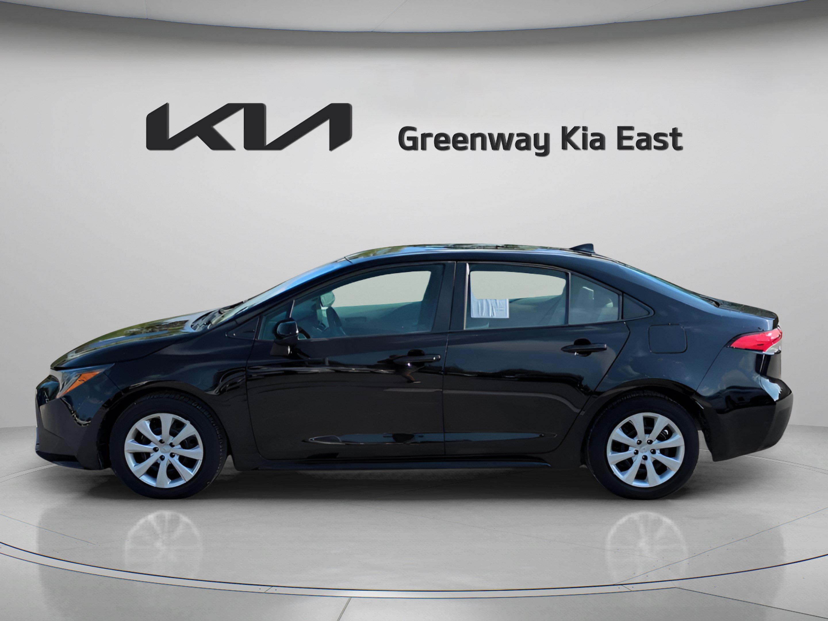 Used 2024 Toyota Corolla LE FWD image 6