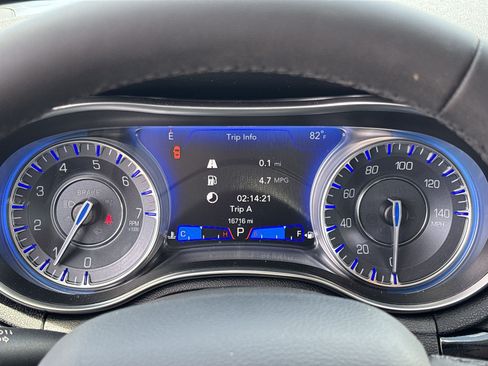 Used 2023 Chrysler 300 Touring w/ Sport Appearance Package RWD image 10