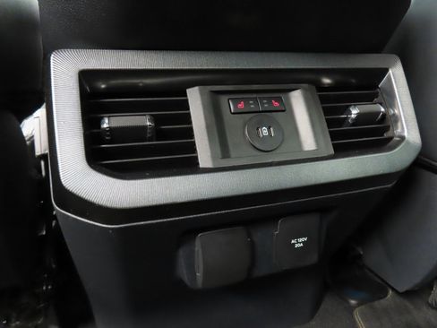 Used 2024 Ford F250 Platinum image 11