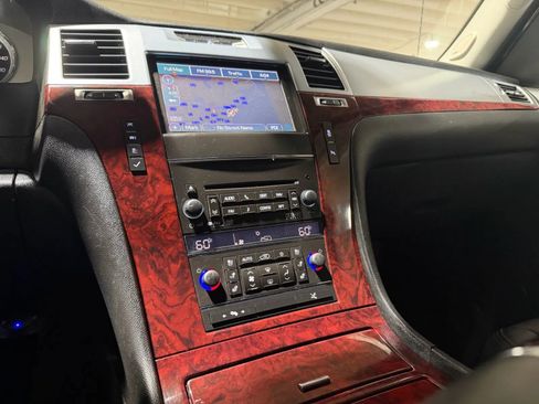 Used 2013 Cadillac Escalade EXT Premium AWD/4WD image 13