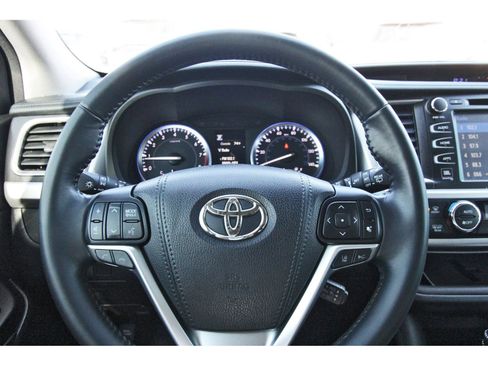 Used 2017 Toyota Highlander Limited image 15