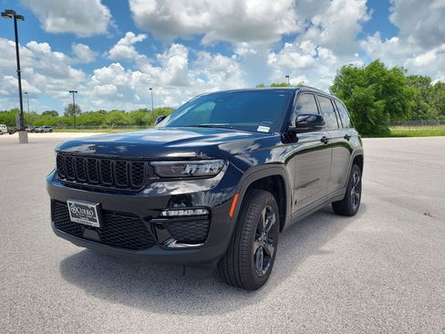 Used 2025 Jeep Grand Cherokee Limited w/ Black Appearance Package AWD/4WD image 1