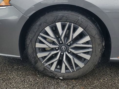 Used 2025 Nissan Altima 2.5 SV image 11