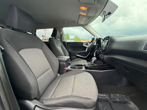 Used 2020 Kia Soul LX FWD image 26