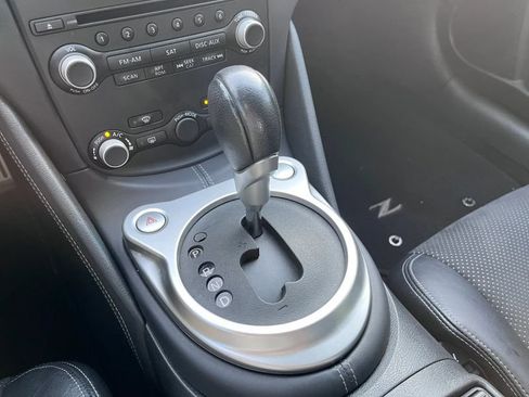 Used 2015 Nissan 370Z Touring RWD image 20