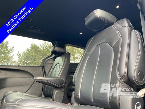 Used 2023 Chrysler Pacifica Touring-L w/ S Appearance Package image 5