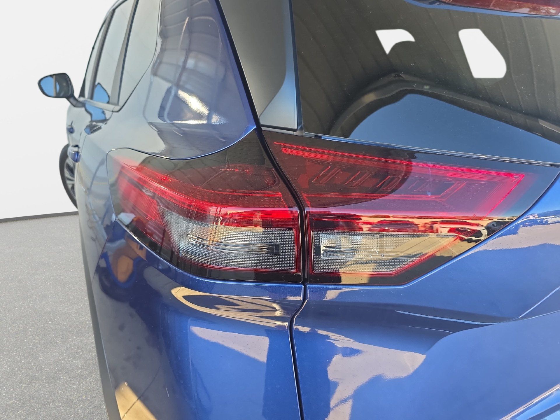 Used 2023 Nissan Rogue SV FWD image 31