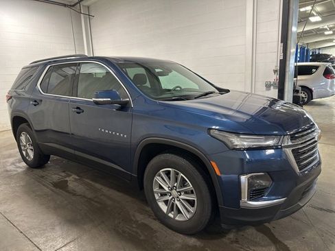 Used 2023 Chevrolet Traverse LT image 3