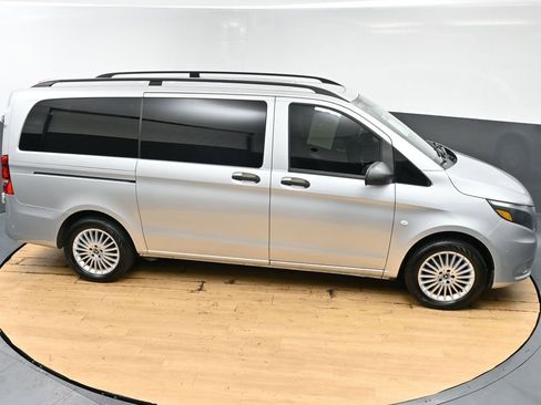 Used 2018 Mercedes-Benz Metris Passenger image 48