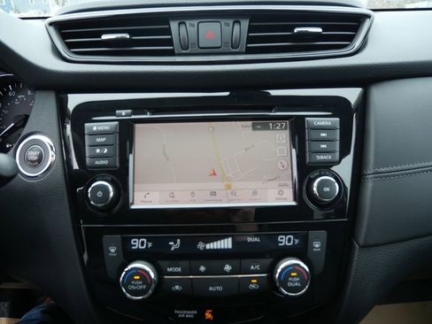 Used 2020 Nissan Rogue SL w/ Premium Package image 13