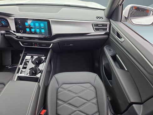 New 2026 Volkswagen Atlas Cross Sport SE image 28