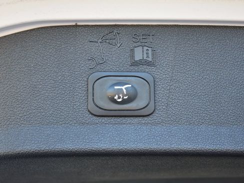 Used 2019 Ford Escape SEL FWD image 29
