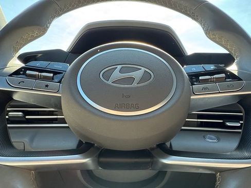 Certified 2025 Hyundai Elantra Sport image 29