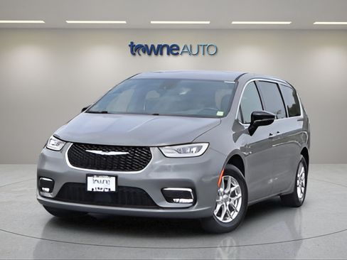 Used 2025 Chrysler Pacifica Select FWD image 11