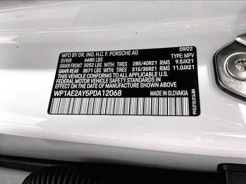 Used 2023 Porsche Cayenne Platinum Edition image 36