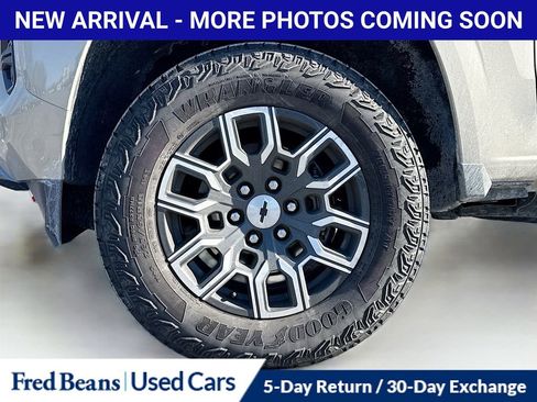 Used 2024 Chevrolet Colorado Z71 w/ Z71 Convenience Package 2 image 12