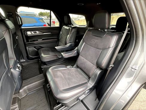 Certified 2025 Ford Explorer ST image 23