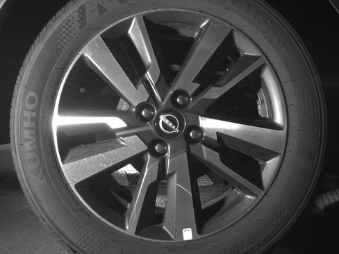 Used 2025 Nissan Versa SV image 15