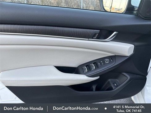 Used 2018 Honda Accord EX image 11