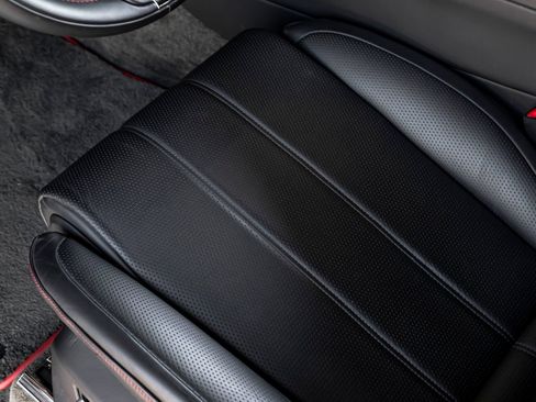 Certified 2022 Bentley Bentayga AWD/4WD image 19