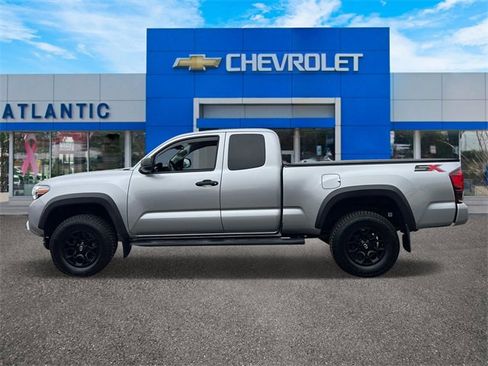 Used 2020 Toyota Tacoma SR image 4