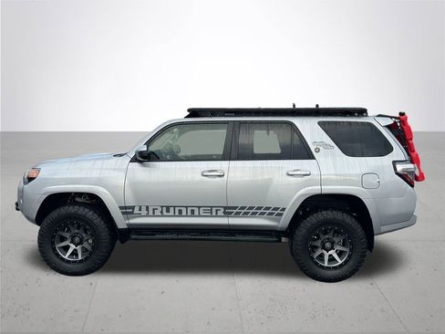Used 2019 Toyota 4Runner TRD Off-Road image 10