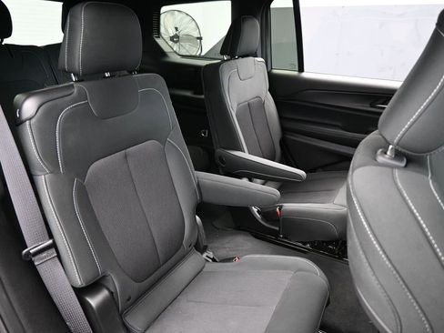 Used 2024 Jeep Grand Cherokee L Laredo image 42