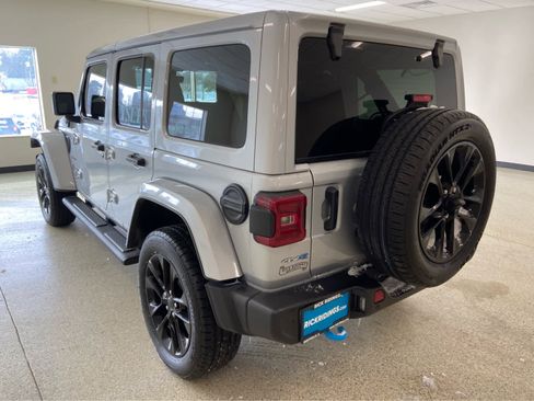 Used 2024 Jeep Wrangler Sahara w/ Technology Group image 10