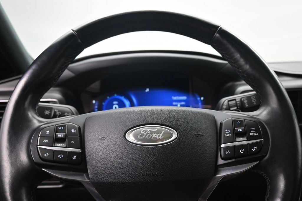 Used 2020 Ford Explorer Platinum w/ Premium Technology Package AWD/4WD image 12