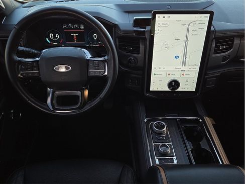 Used 2023 Ford Expedition Platinum image 12