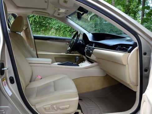 Used 2013 Lexus ES 350 w/ Luxury Pkg FWD image 12