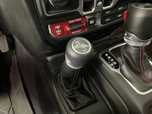 Used 2018 Jeep Wrangler Unlimited Rubicon AWD/4WD image 9
