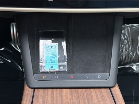 Used 2025 Tesla Model S image 9