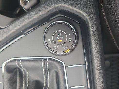 New 2025 Volkswagen Taos SEL image 22