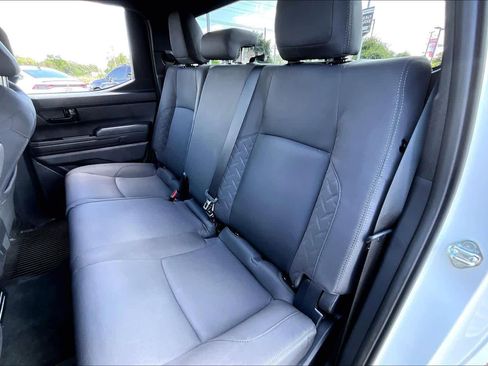 Used 2025 Toyota Tacoma SR5 AWD/4WD image 20